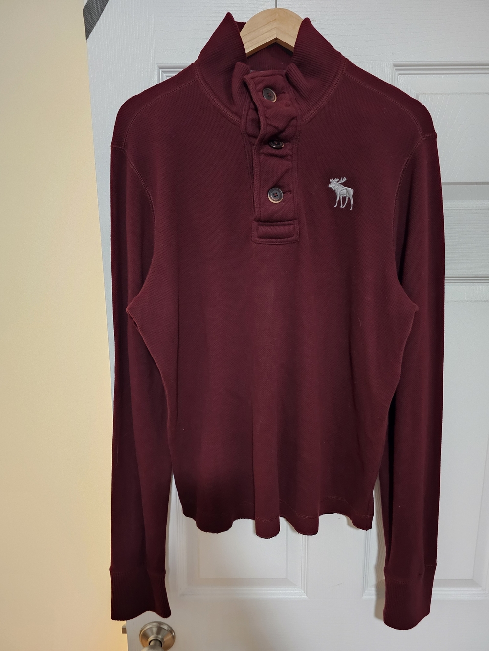 Abercrombie & Fitch Mens Burgundy Long-Sleeve Henley with Embroidered Moose